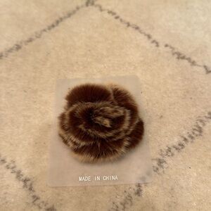 Brooch fur pin